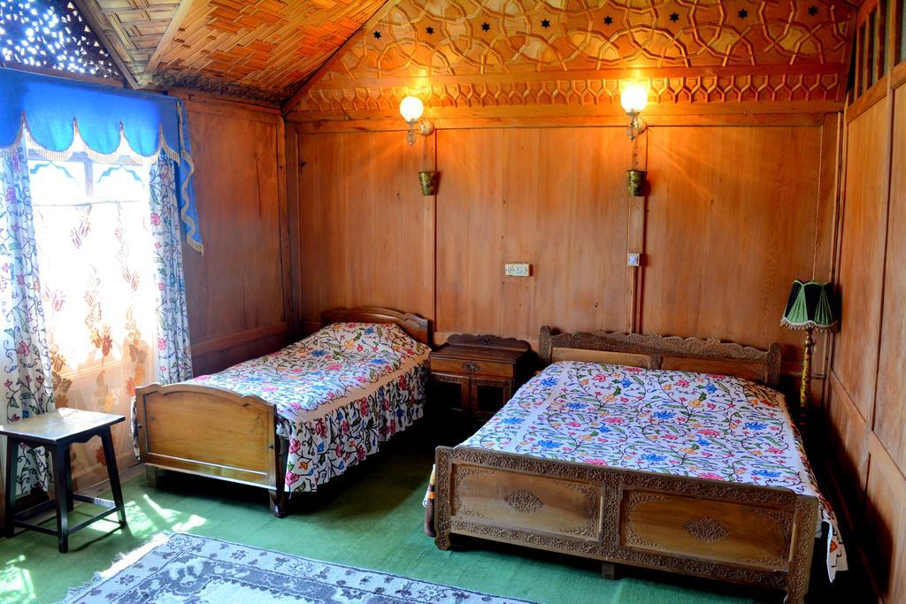 Kings Houseboats Hotel Srinagar  Phòng bức ảnh
