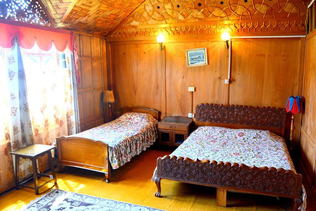 Kings Houseboats Hotel Srinagar  Phòng bức ảnh