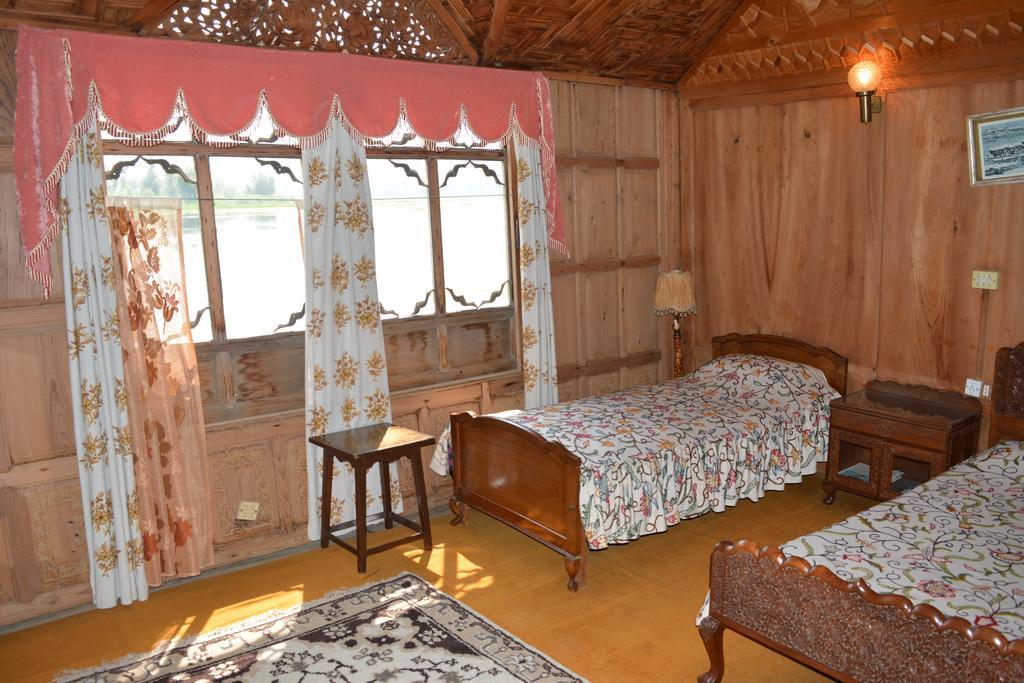 Kings Houseboats Hotel Srinagar  Phòng bức ảnh