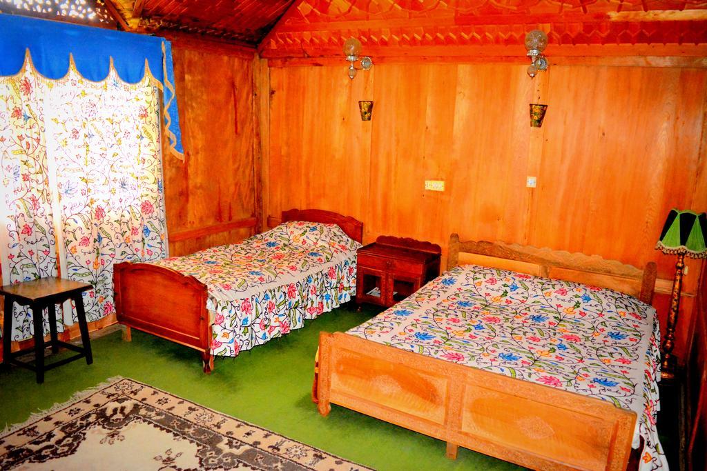 Kings Houseboats Hotel Srinagar  Phòng bức ảnh